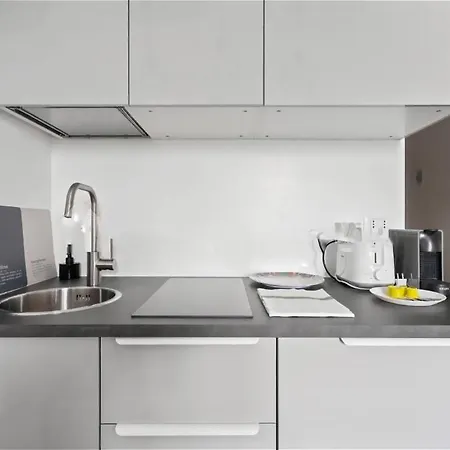 Hostmate - - Sammartini - *