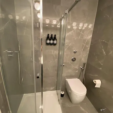 Hostmate - - Sammartini - *