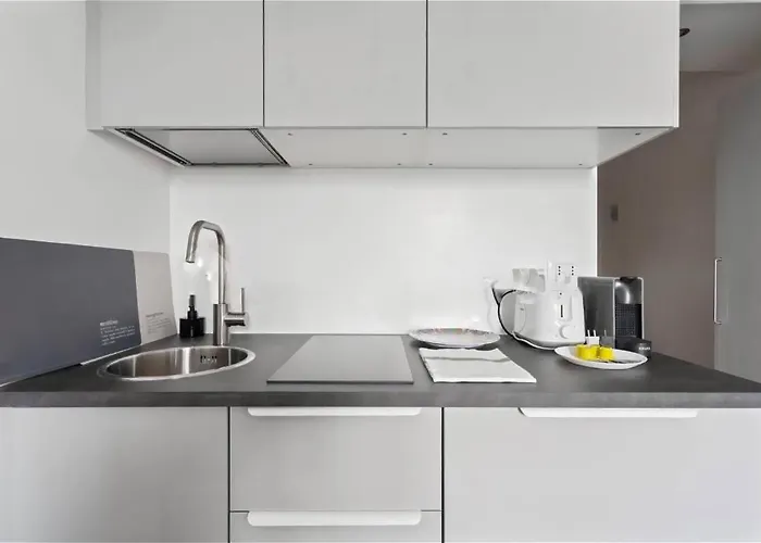 Hostmate - - Sammartini - *