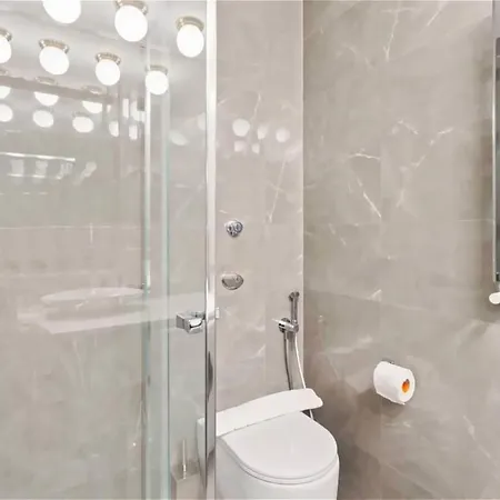 Hostmate - - Sammartini - *