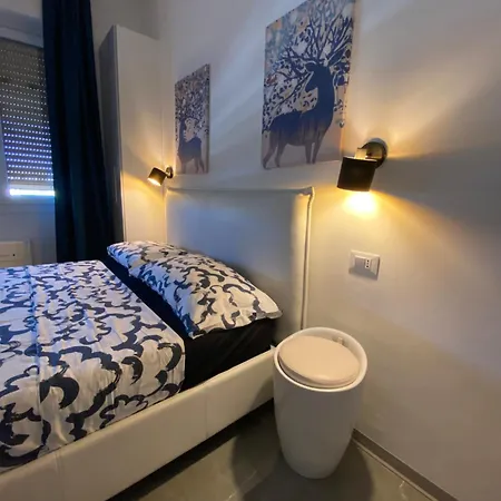 Hostmate - - Sammartini - * Mediolan