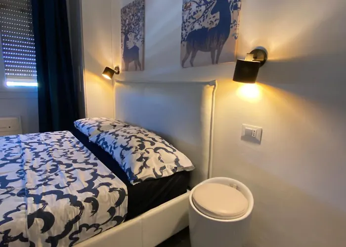 Hostmate - - Sammartini - * Mediolan